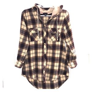 M - Quarter Sleeve - Tan/dark blue/red Flannel